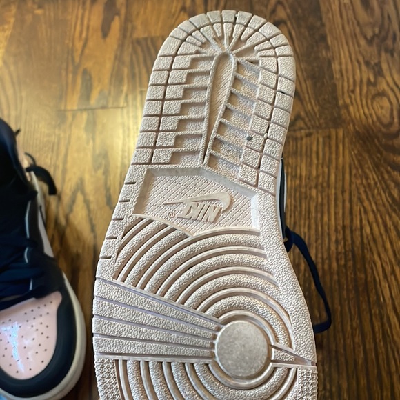 Bubble gum pink Nike air Jordan’s. - Picture 5 of 5